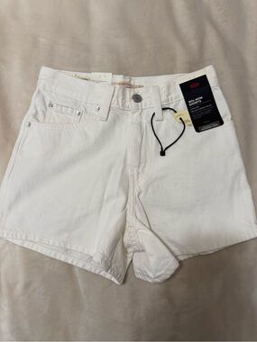 Levi’s 80s Mom Shorts